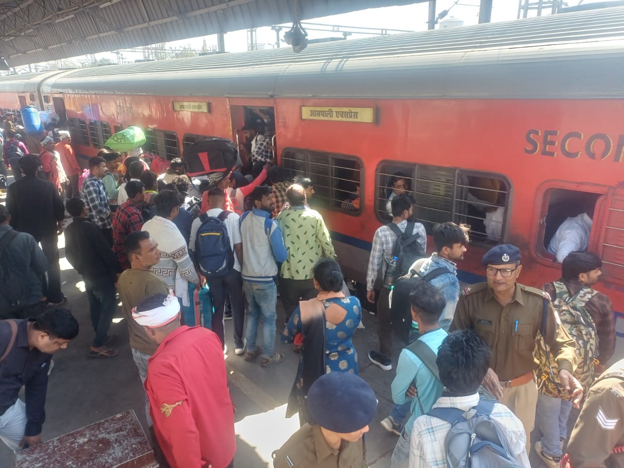 Even after the operation of special trains, the condition of daily trains has not improved.