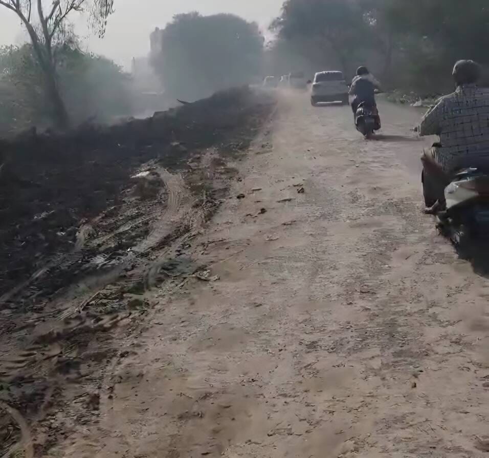 Soil stolen from the banks of the West Juaon drain; villagers made a video and made it viral.