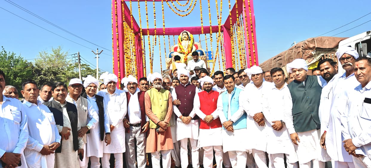 Unveiling of the statue of Raja Road near Kaul Bus Stand