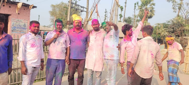 Holi In Bihar: पूर्णिया में रंग, उमंग और सौहार्द के साथ मनी होली, परंपरा आधुनिकता का दिखा संगम