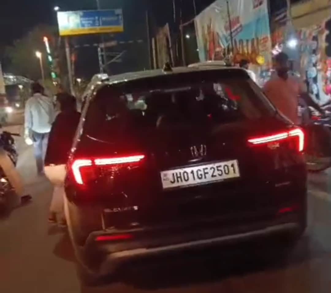 तेज रफ्तार कार का कहर