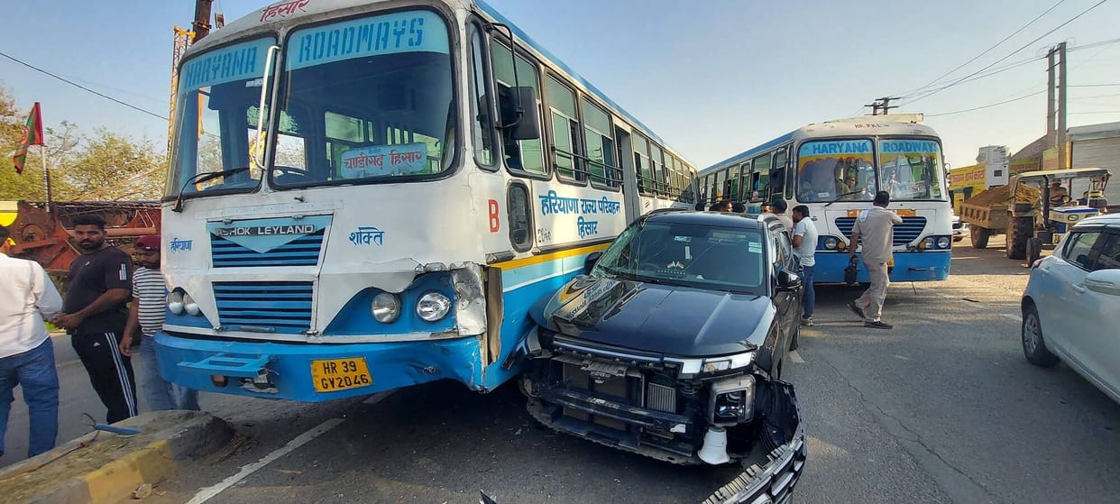 Bus-car collision causes traffic jam at Hariyal Chowk