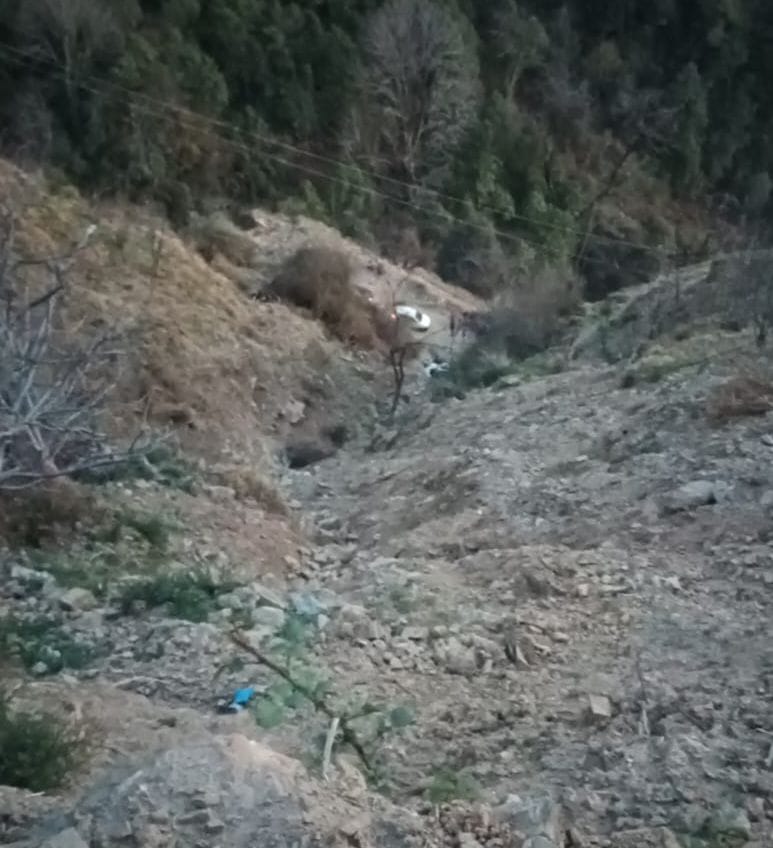 Car falls into ditch in Khadvi of Ani, driver dies