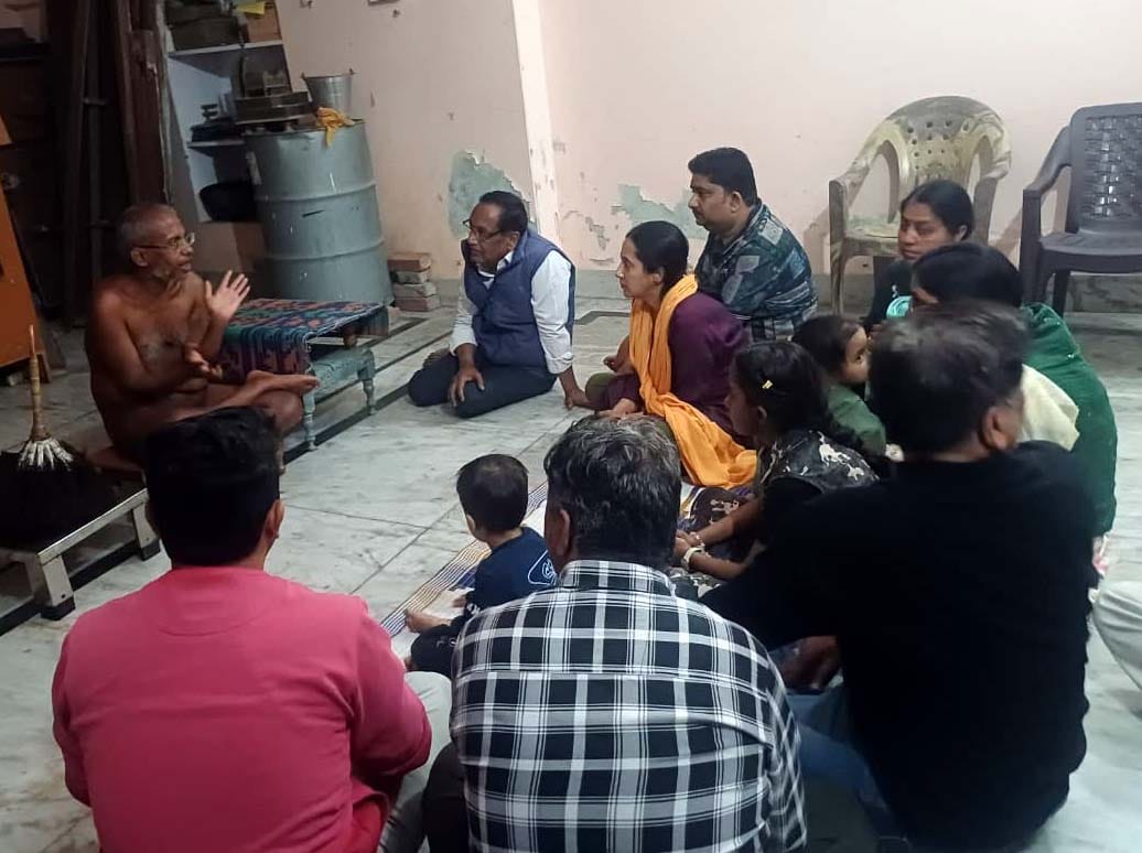 Jain saint Abhinandan Sagar was welcomed with band music.