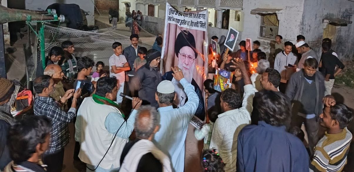 A candlelight vigil was held in Hatva Buzurg over the death of Khamenei.