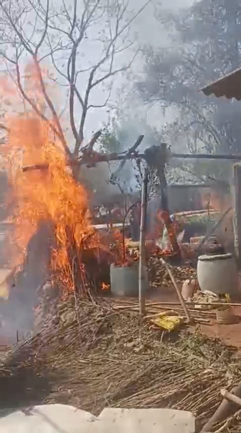 Chaos in Angautha, accused set a hut on fire