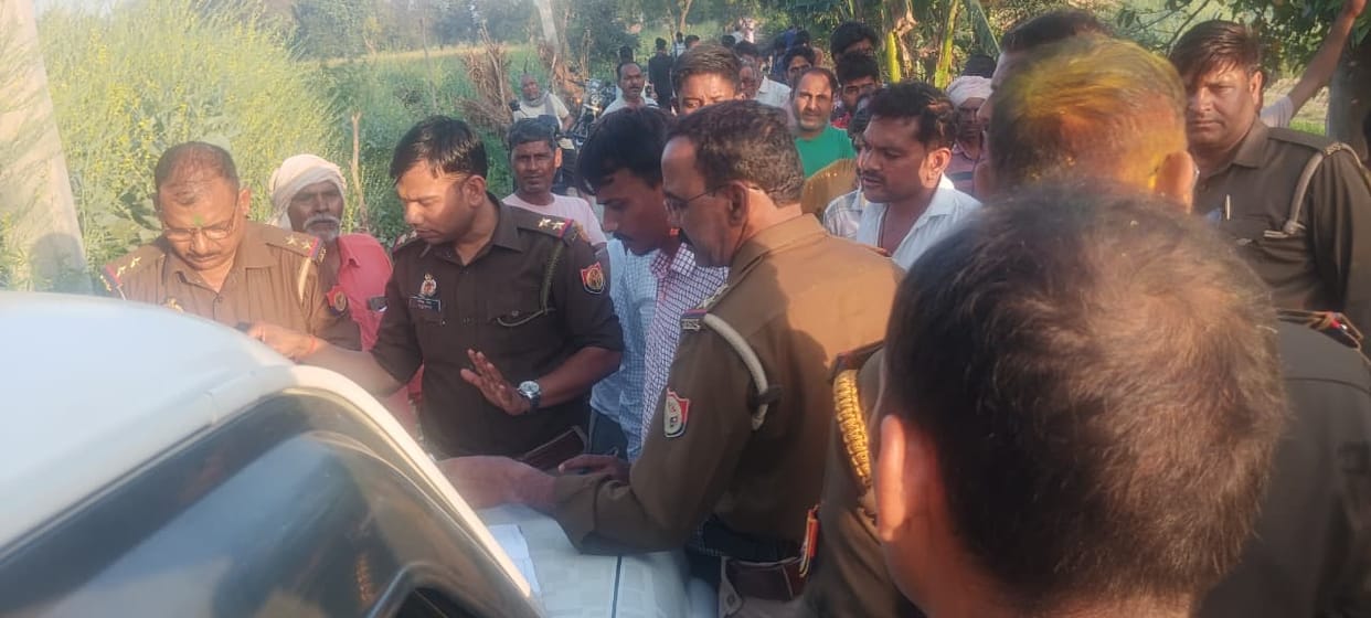 Under suspicious circumstances, a teenager committed suicide by hanging herself.