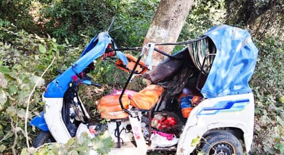 Married woman killed, six injured as auto rickshaw overturns in ditch due to driver's nap