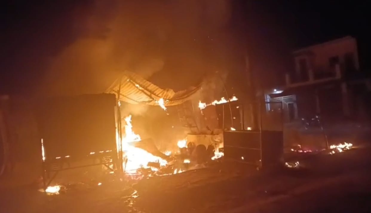Four shops were set ablaze after a spark from a collision between electric wires.
