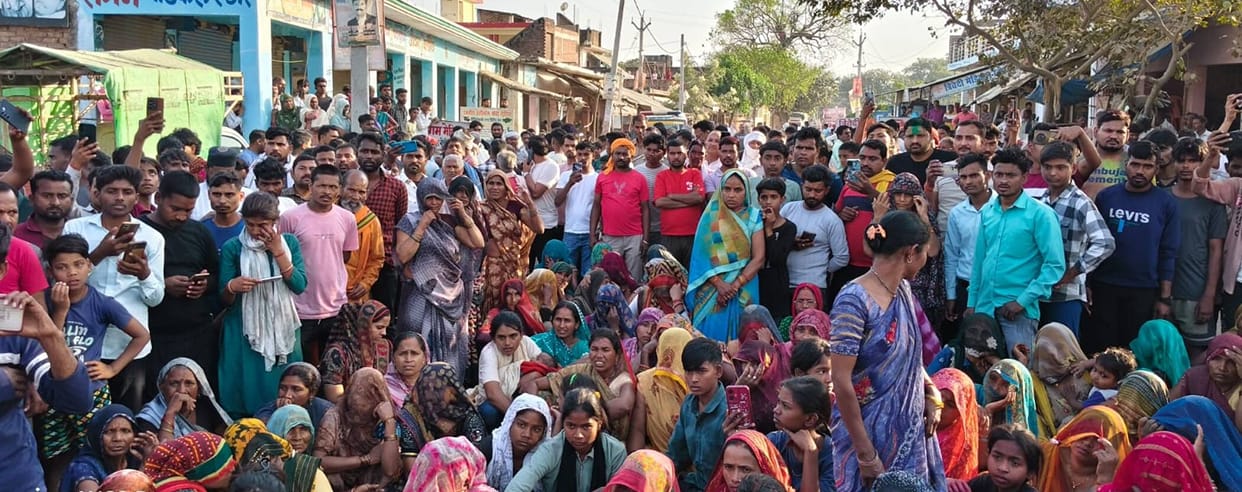 Bike rider dies after being hit by Bolero, villagers block road by placing body