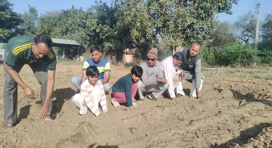 10,000 seeds of drumstick were planted in the pasture land and 200 plants of Sampurna fodder were planted.