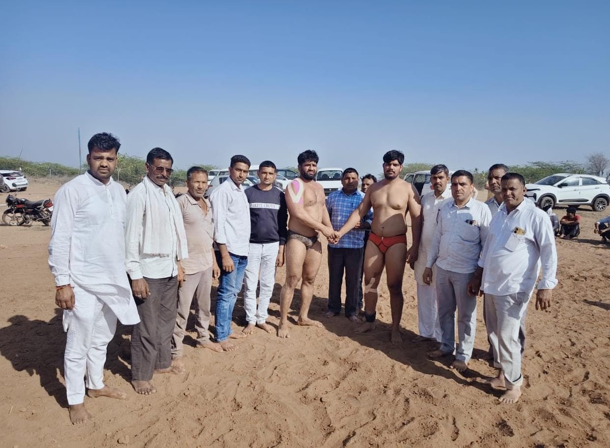 The wrestling match worth Rs 11,000 ended in a draw between Resham Baghot and Sumit Rohtak.
