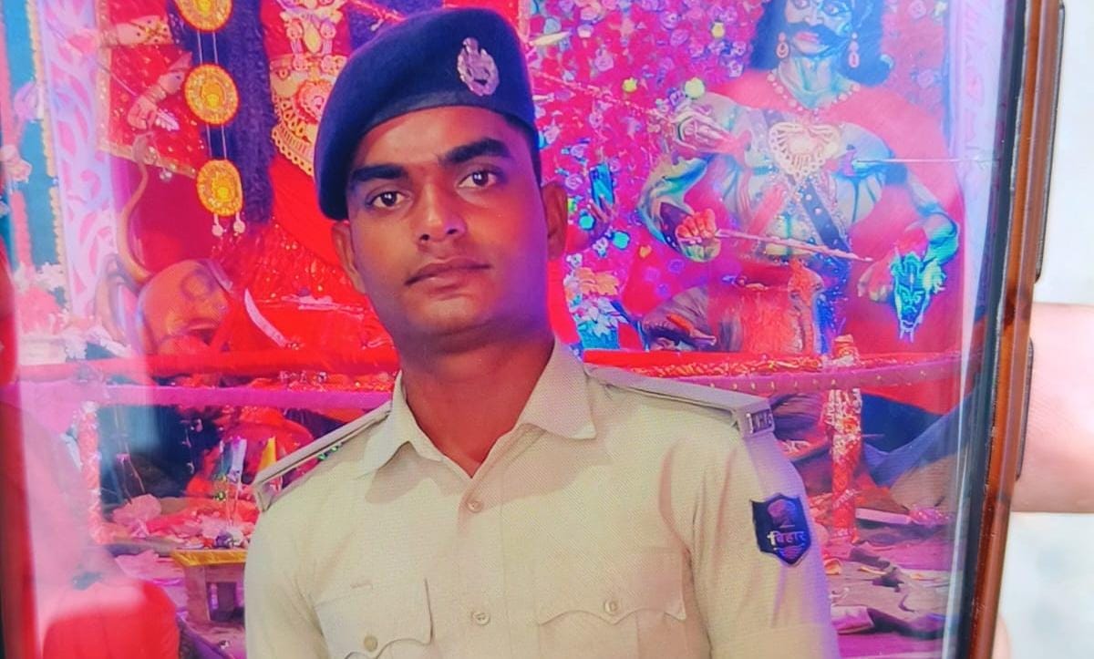 Muzaffarpur Bihar news : home guard jawan died in road accident who return after concerned about his sick son