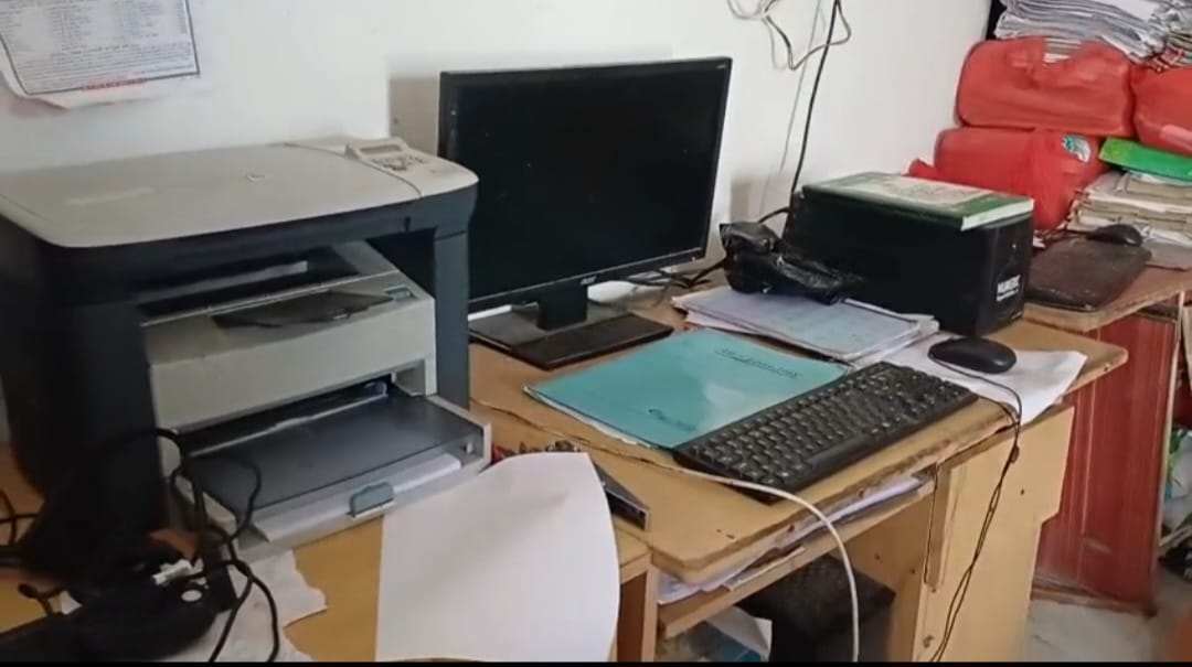 Muzaffarpur Bihar news : thieves broke into government office and fled with laptops and many files