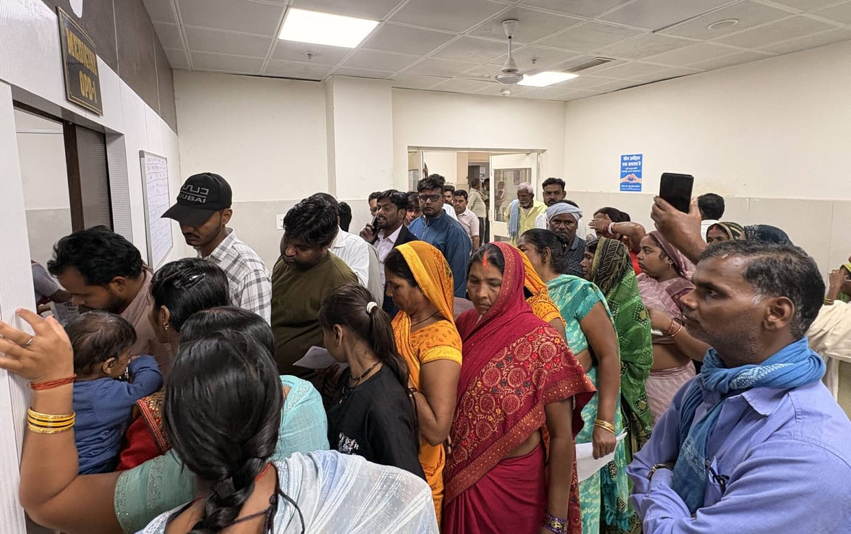 Long queues at the hospital... increased number of patients suffering from cold and fever