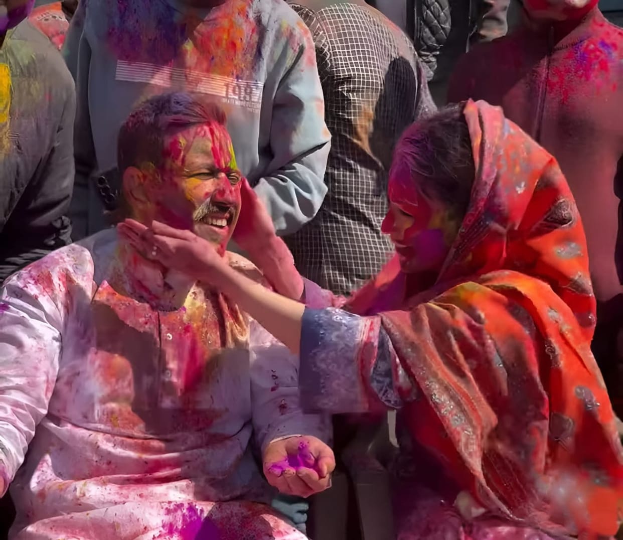 Minister Vikramaditya Singh celebrated Holi with his supporters at Padma Mahal