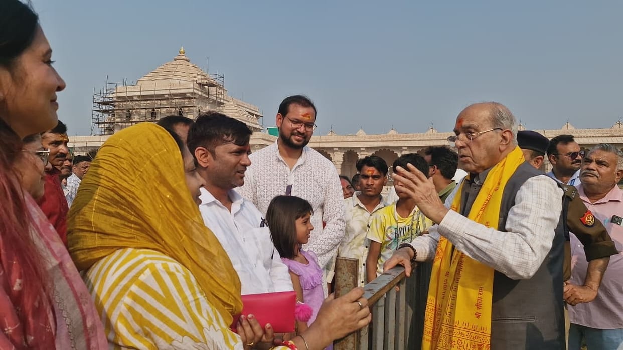The darshan was done easily, there was no inconvenience...