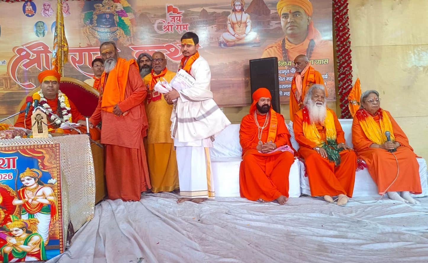 4-स्वामी अमृतानंद मेमोरियल पार्क सब्जी मंडी गांधी कैंप में श्रीराम कथा सुनाते महामंडलेश्वर स्वा