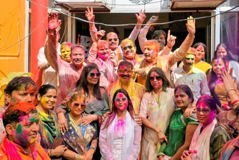 Anand Dwivedi celebrated Holi with the BJP family