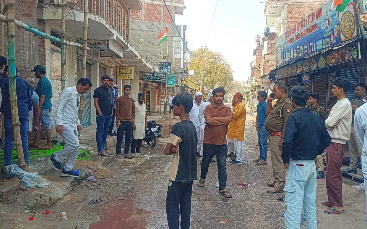 Controversy over throwing gulal in Holi procession, video of removing belt goes viral