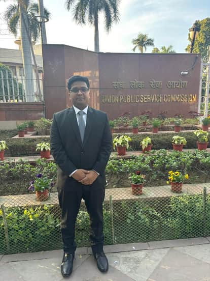Taarapur officer shines in UPSC, Sub-Registrar Aman Kumar secures 603rd rank