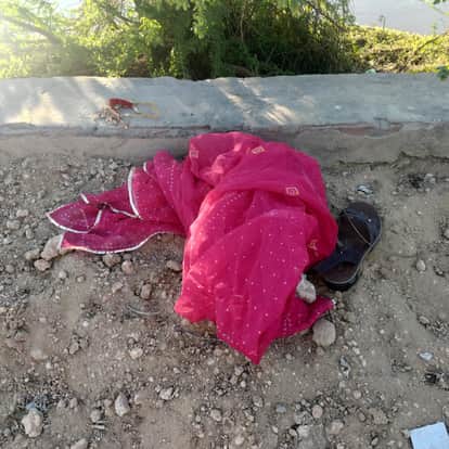 Clothes, jewelry and suicide note found on canal bank createsensation woman suspected of jumping