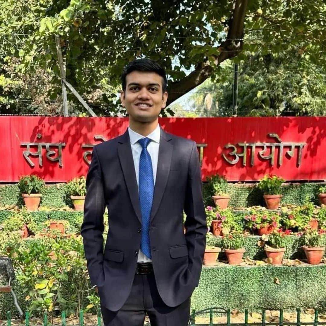 बांसवाड़ा से यूपीएससी में चयनित निश्चल जैन।