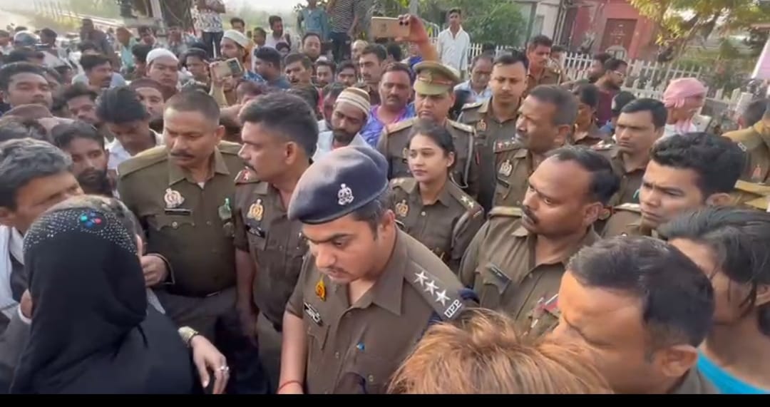 Uproar over death of driver who was set on fire by pouring petrol, road blockade