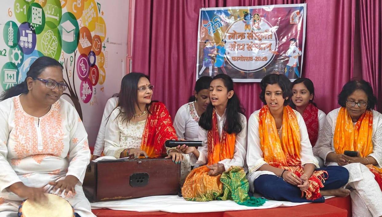 Artists enthralled the audience with their songs during the Fagotsav.