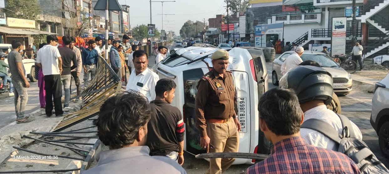 Car overturned after collision, couple and two children injured