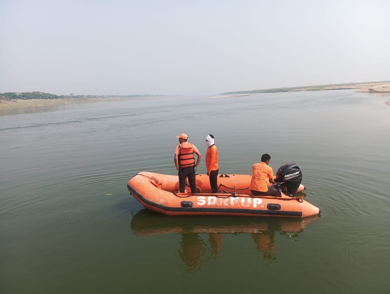 No trace of the youth who drowned in Yamuna even after 36 hours