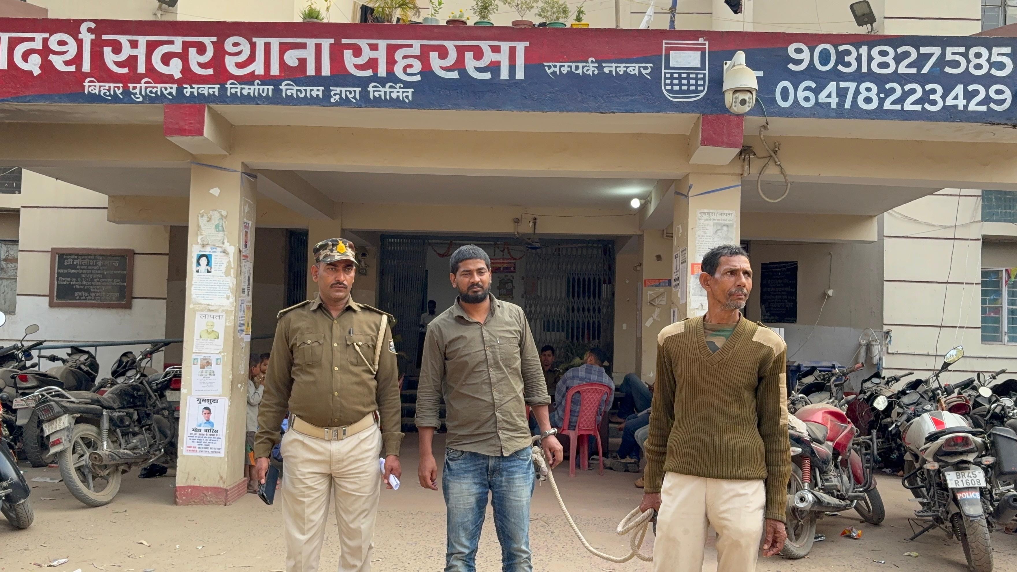 गिरफ्तार आरोपी पुलिस गिरफ्त में