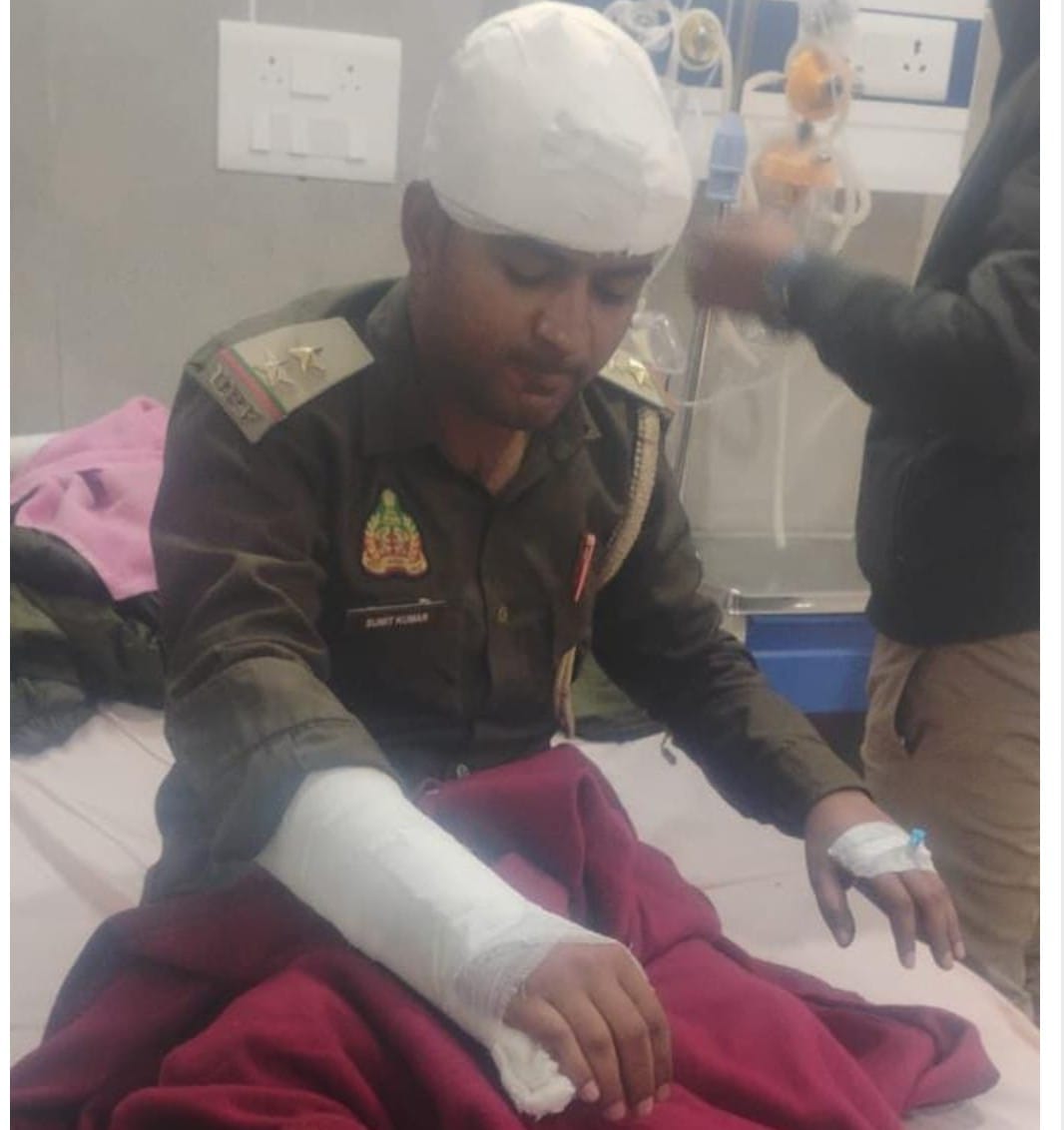 A dispute between villagers and forest workers in Bankati led to a scuffle, injuring four people, including a police inspector.
