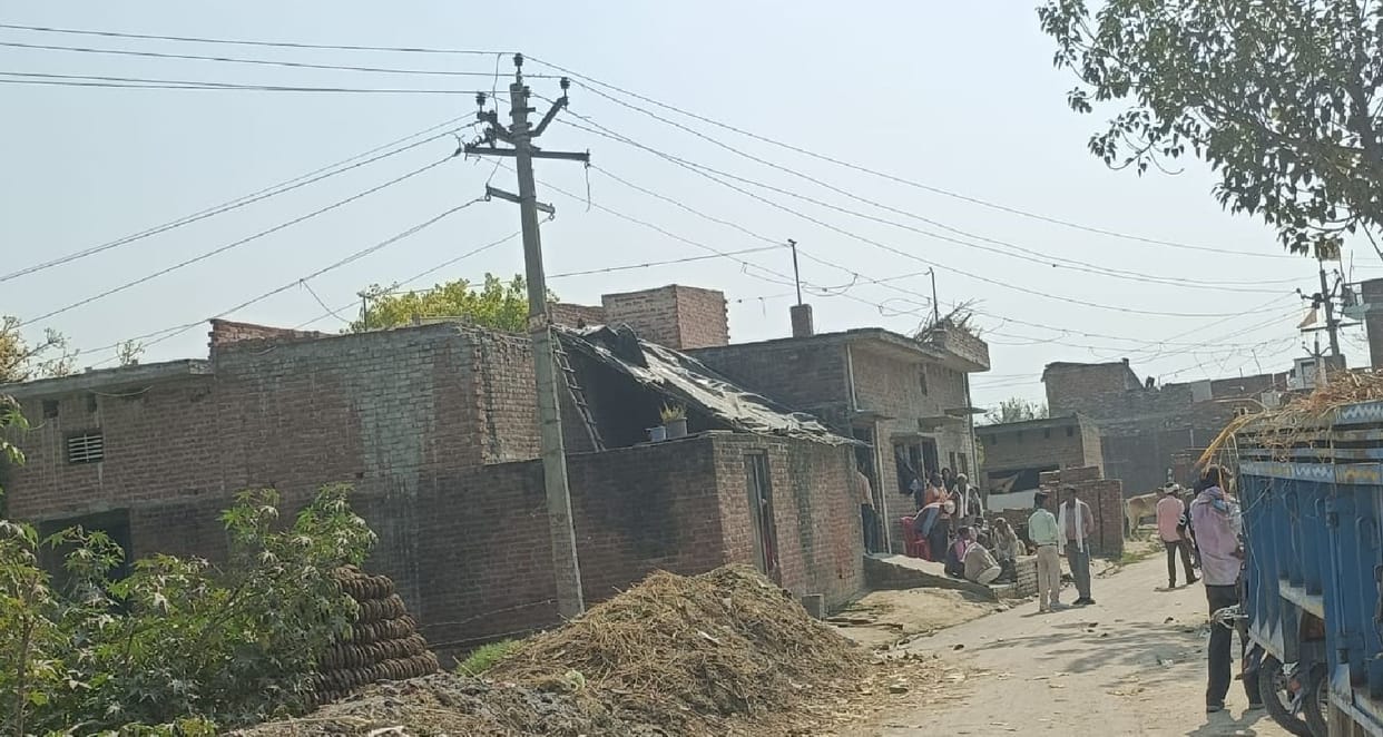 A young man died due to electric shock from a line passing over his house.