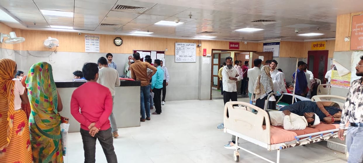Emergency services stalled in the city, 4.5 lakh people are 15 km away