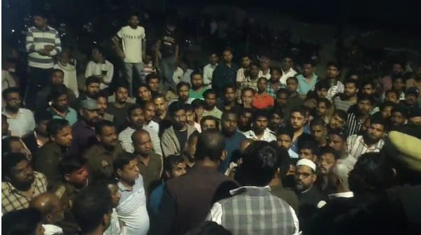 Anarchic elements vandalized the Kadam Rasool Imambara.