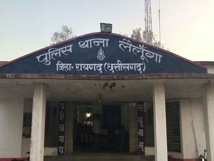Youth died after bike collides with pole in Raigarh