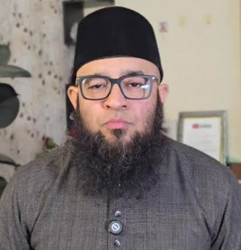 Maulana Adham Mustafa, stranded in Saudi Arabia, returns safely