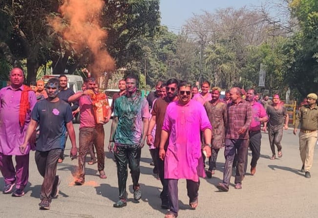 Holi from police station to police line
