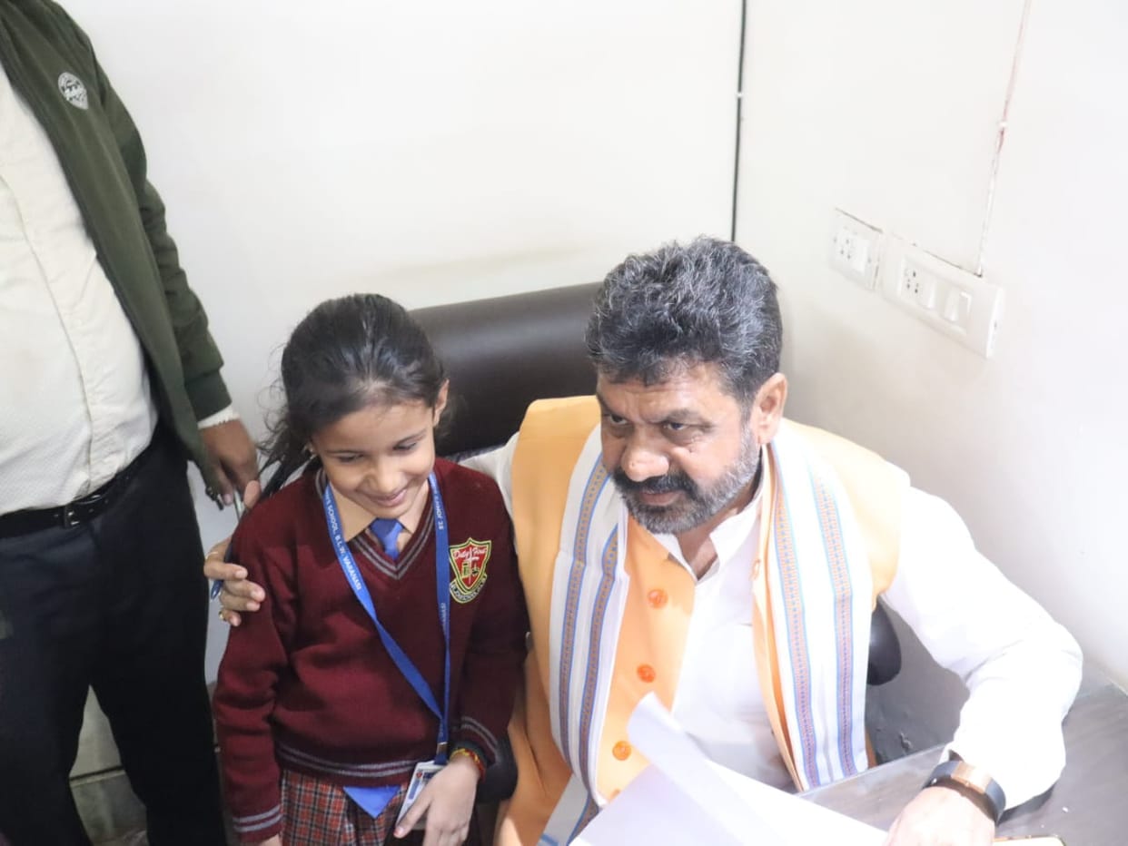 Bhavika said to the minister... Uncle, I get stuck in traffic jams every day
