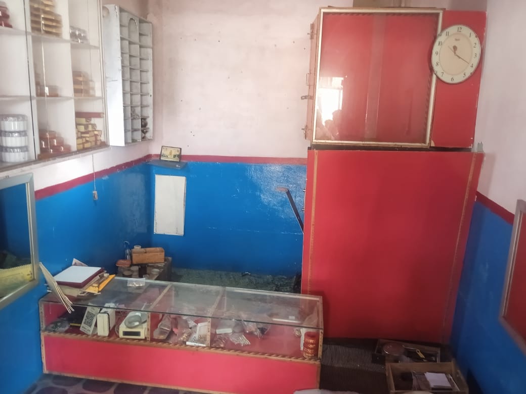 The thieves broke the shutter and took away jewellery and cash.