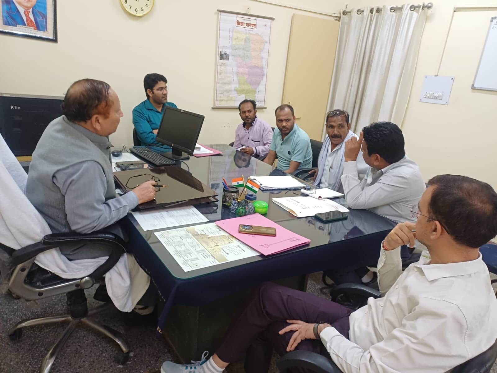 पांच हजार रुपये लेकर मृत्यू प्रमाण पत्र बनाने के मामले में हुई सुनवाई की खबर से संबंधित फोटो। 