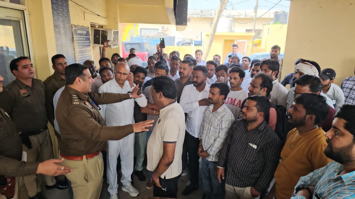 Protest at Pratapnagar police station over non-arrest of accused