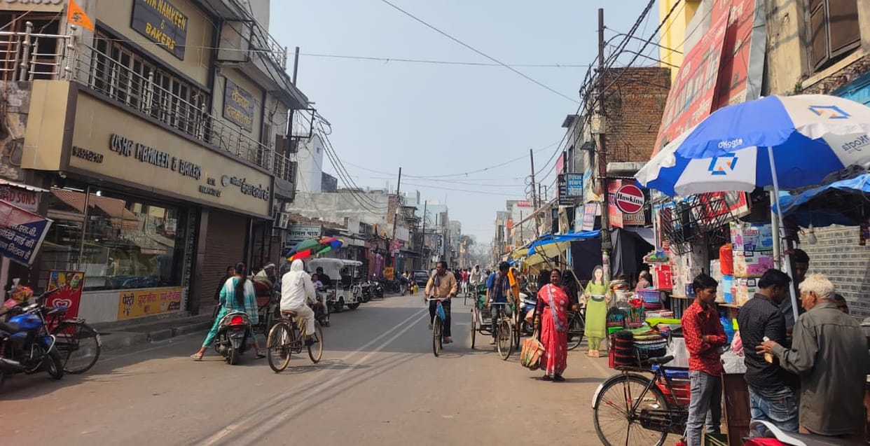 Designer lights will be installed on two major roads of the city at a cost of Rs 85 lakh