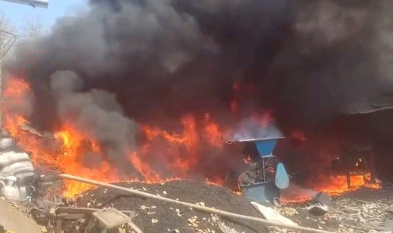 Fire broke out in rubber factory due to short circuit, loss of lakhs