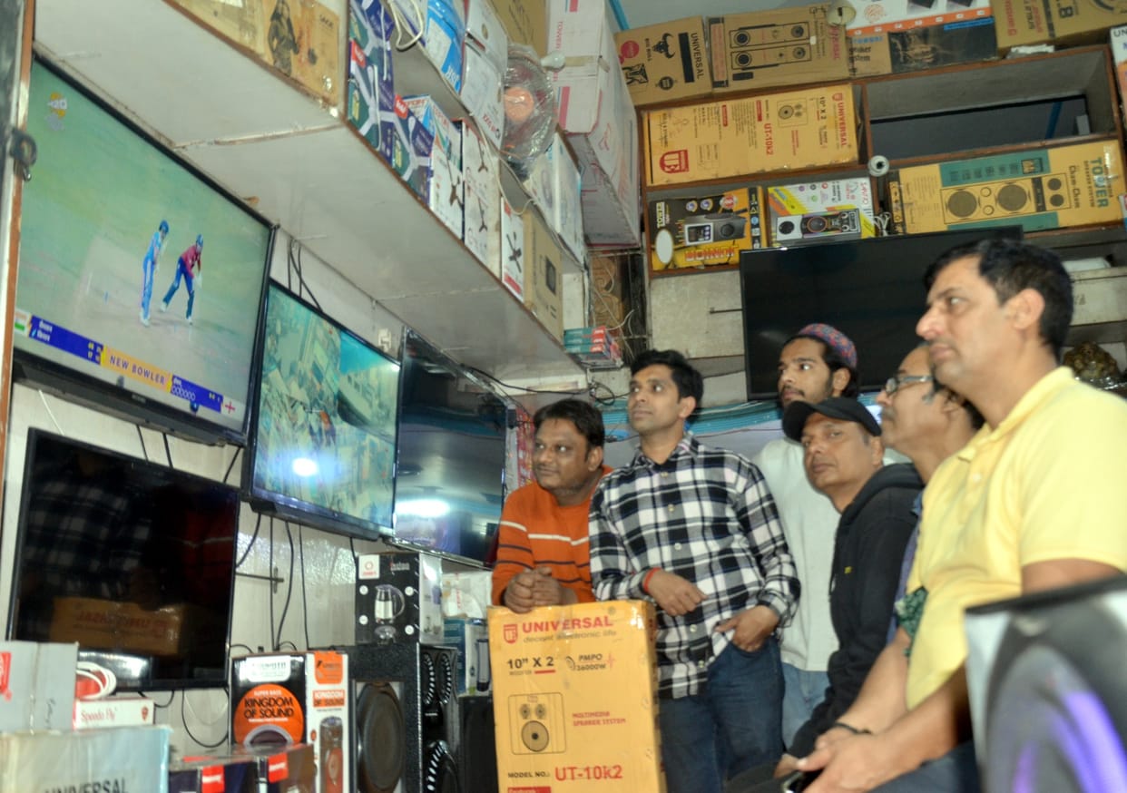 Cricket fans rejoice as Indian team wins the semi-finals