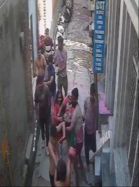Eight people, including a woman, were injured in clashes on Dussehra.