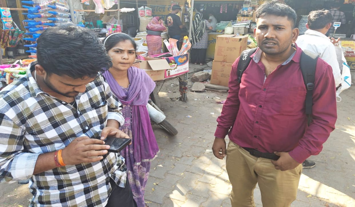 Police returned the stolen jewellery to the victim with a bag containing artificial jewellery.