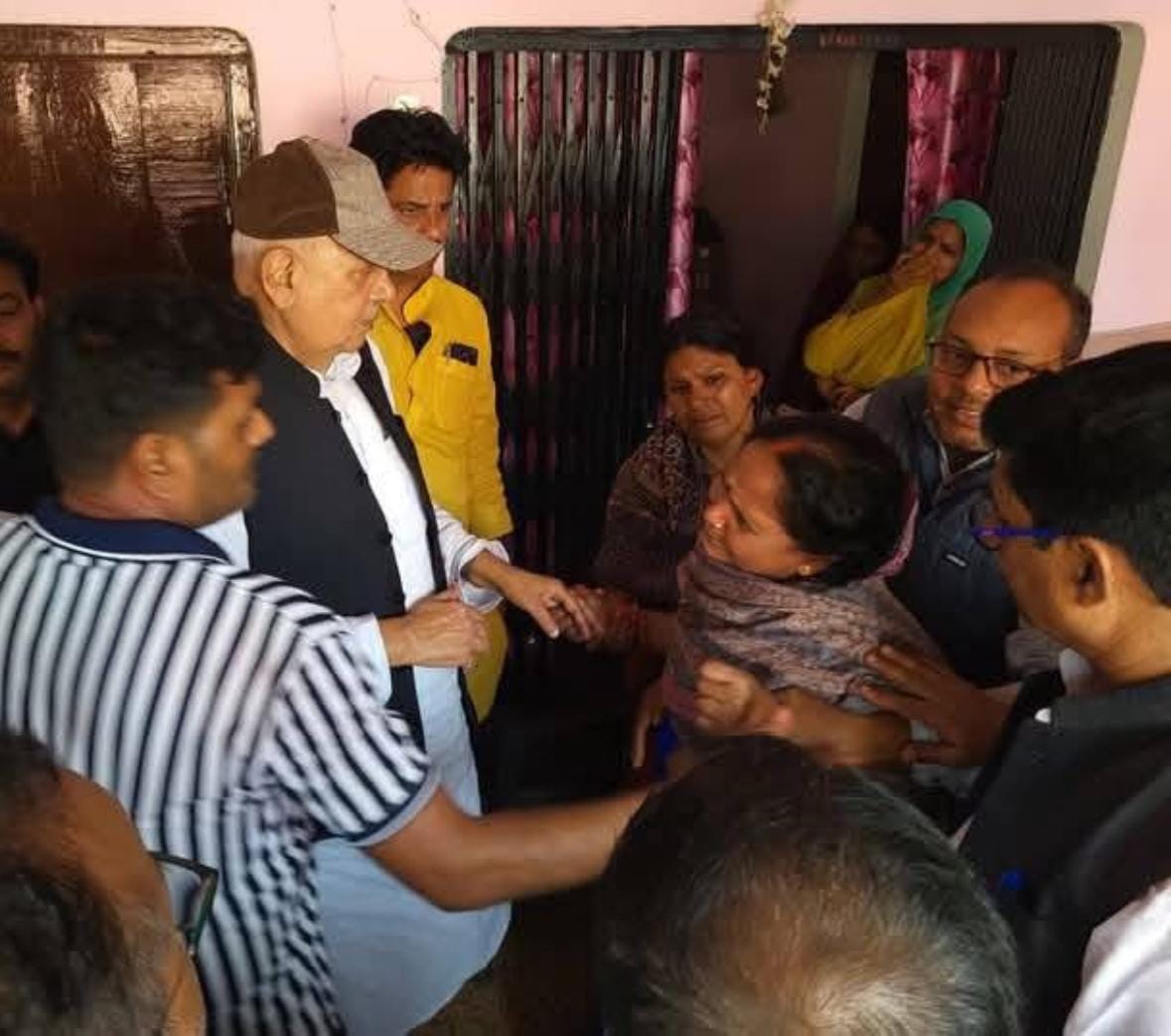 Agriculture Minister met the family of Constable Vivek and consoled them