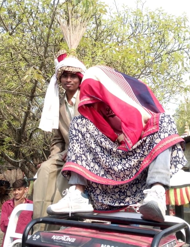 A procession of Laat Saheb was taken out on an e-rickshaw